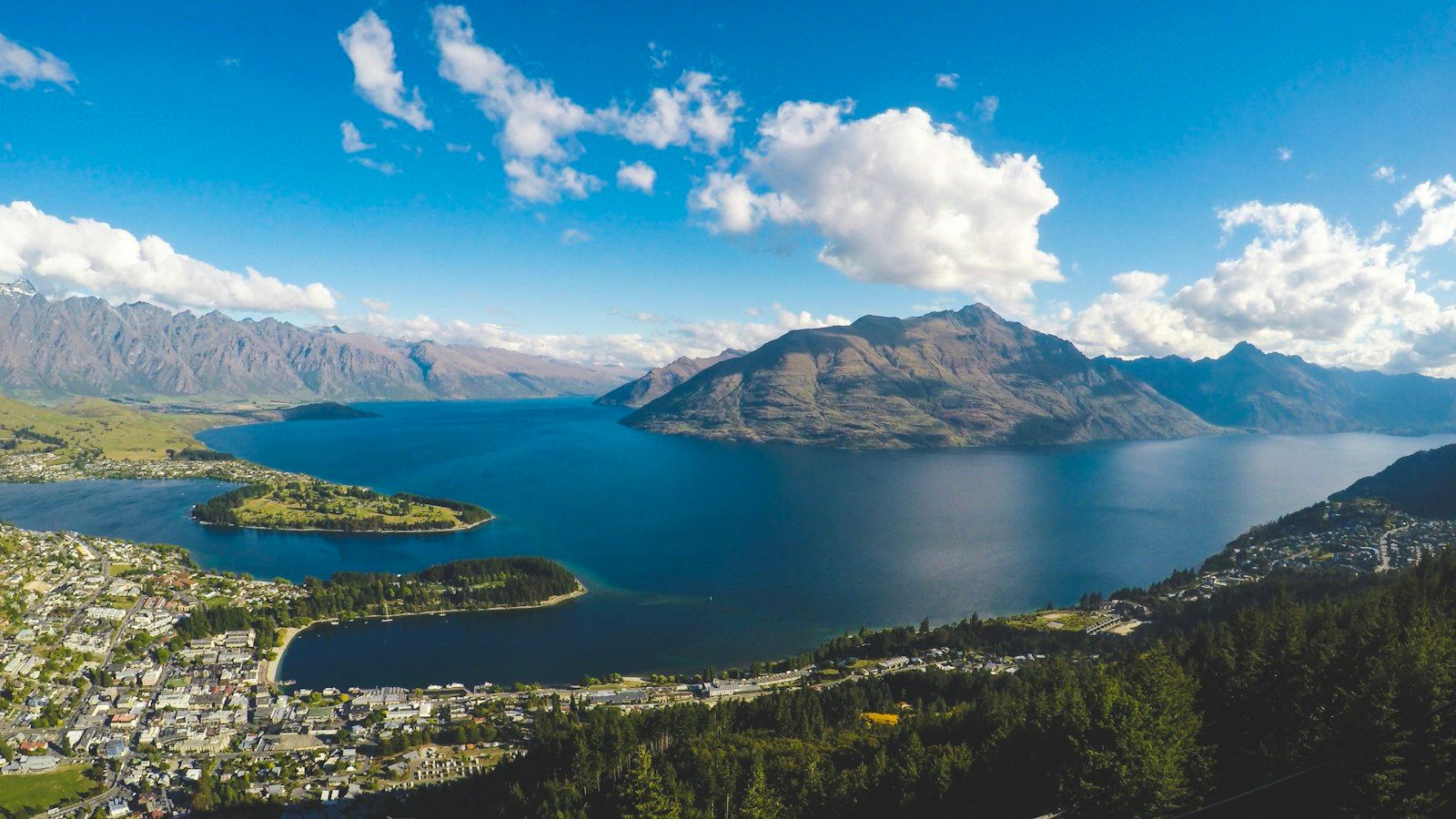Mountains and lake in New Zealand's South Island