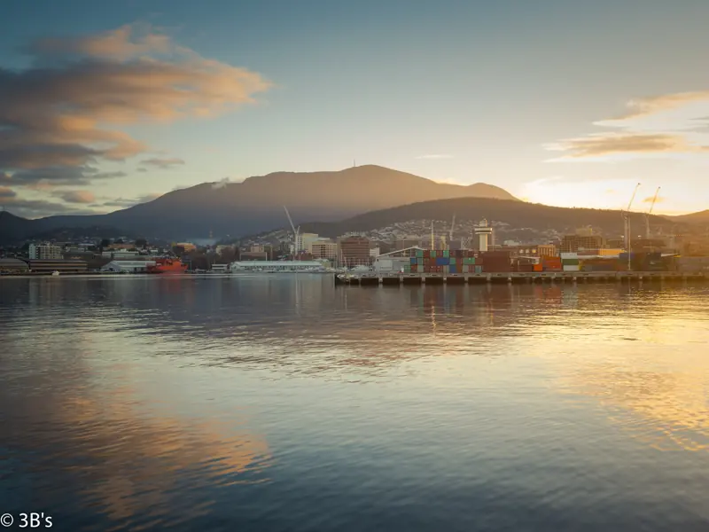 Hobart waterfront beneath kunanyi/Mt Wellington