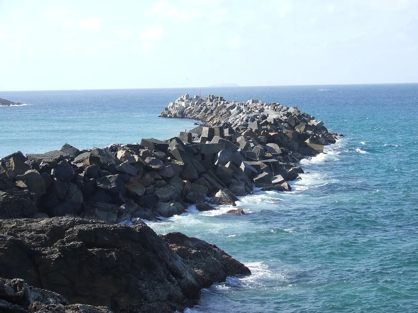Breakwall and ocean at Coffs Harbour