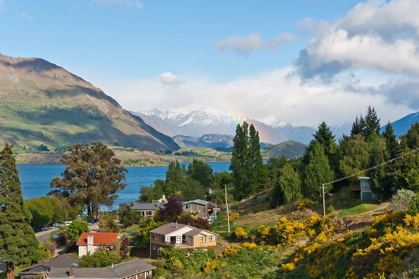 Lake Wānaka and the Southern Alps