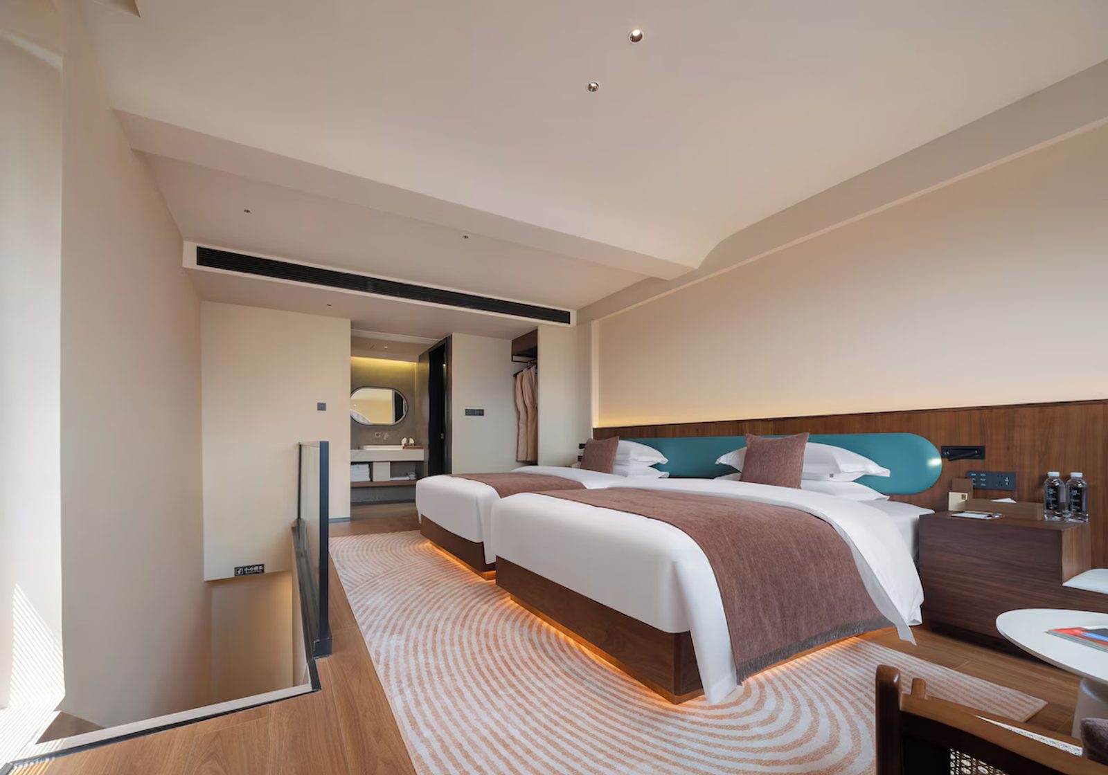 Zhangjiajie hotel, accommodation on China Explorer, 17 Days