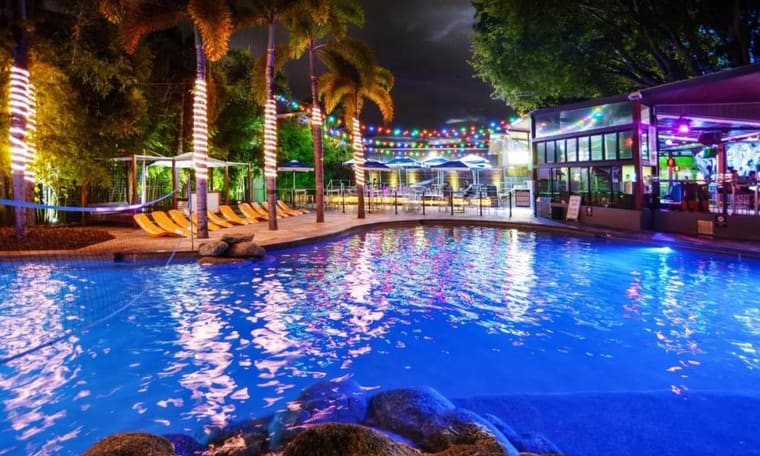 Cairns hostel, accommodation on Oz East Coast Adventure, 28 Days Sydney to Cairns