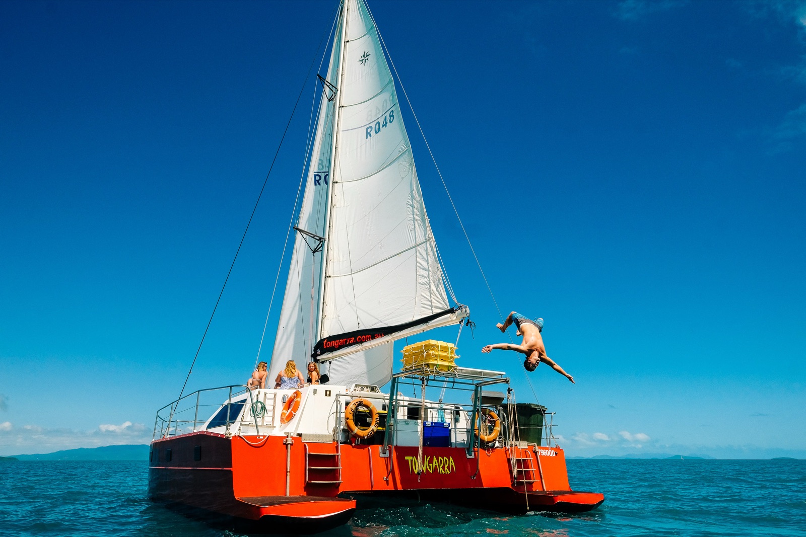 Whitsundays Day Sail, Langford Sandbar & Snorkel